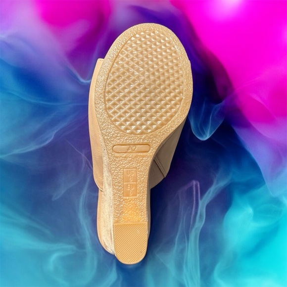 New A2 By Aerosoles Heart Plush Tan Vegan Leather Wedge Slide Sandals Woman's 8 - Picture 5 of 6